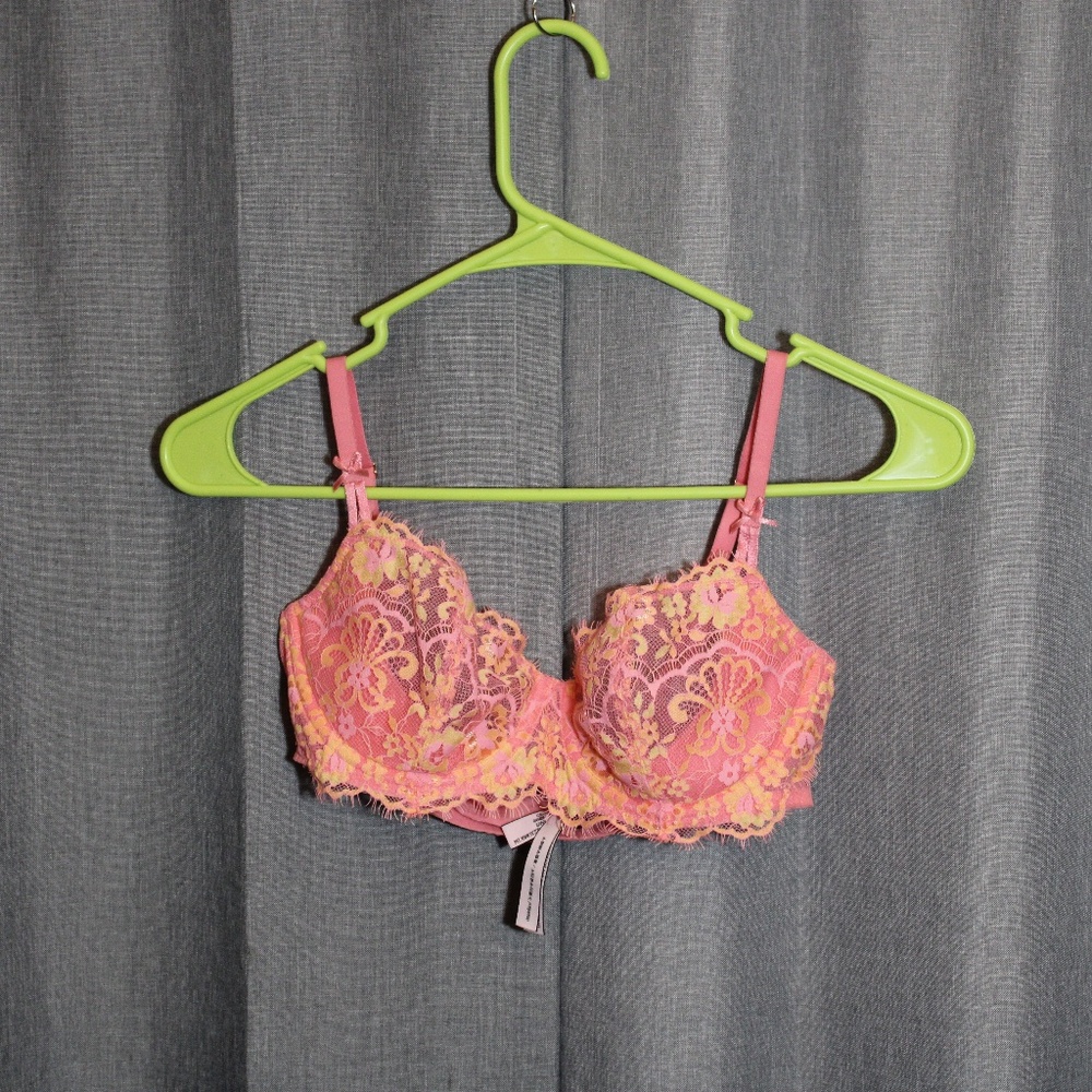 Victorias Secret's Lace underwire bra, 34C